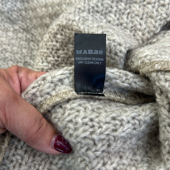 Josh & Nicol 100% Wool Oatmeal V-Neck Cardigan Women’s Size Small - Medium - Picture 7 of 11